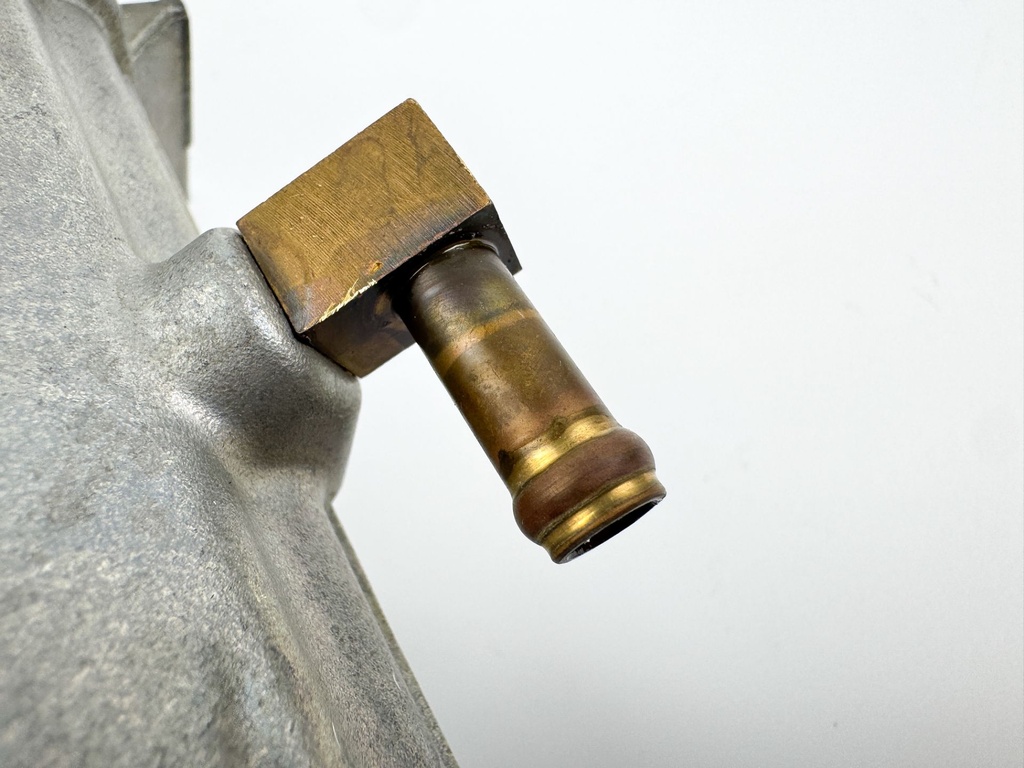 2004 Yamaha 150 HP 4 Stroke Outboard VST Float Chamber Assembly 63P-14180-01-00 OEM