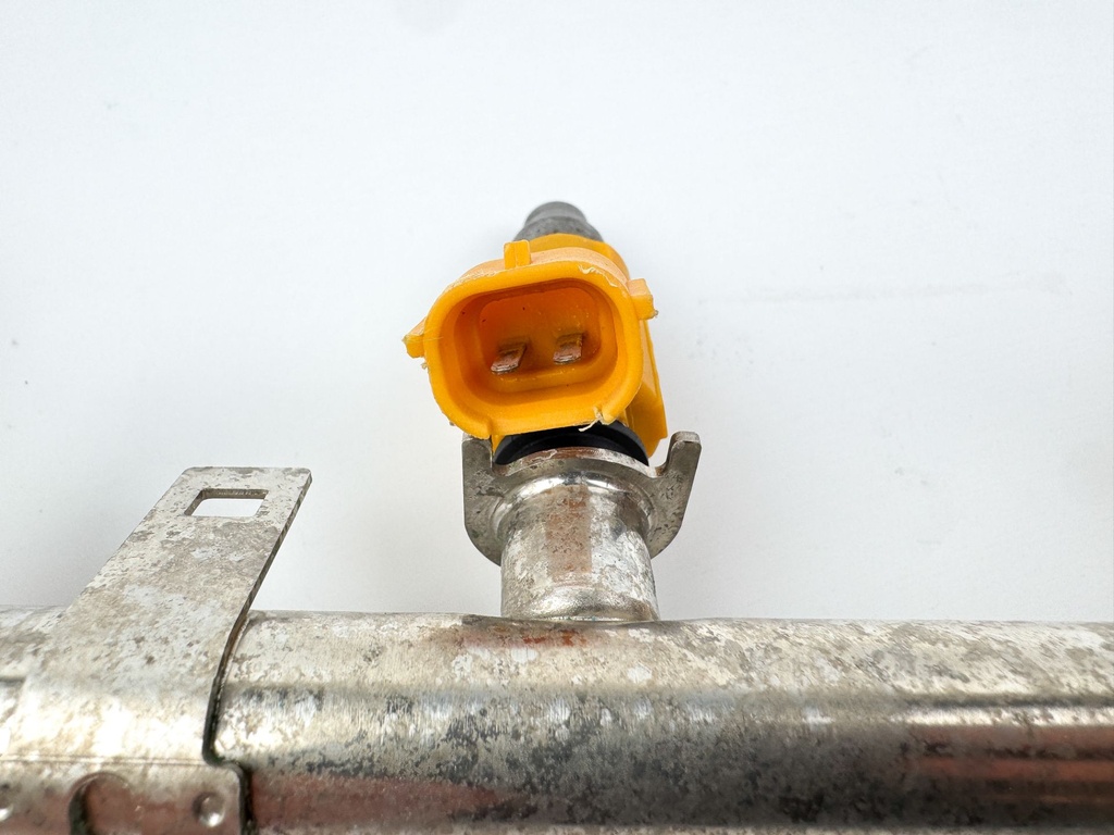 2004 Yamaha 150 HP 4 Stroke Outboard Fuel Injector Set W/ Rail 63P-13761-00-00 OEM