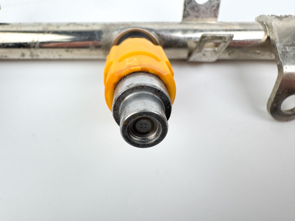 2004 Yamaha 150 HP 4 Stroke Outboard Fuel Injector Set W/ Rail 63P-13761-00-00 OEM