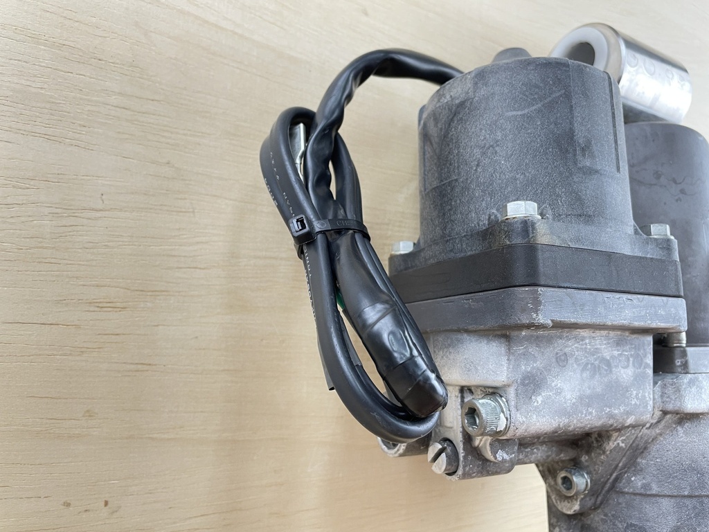 2005 Suzuki 90HP DF90 Outboard Power Trim & Tilt Unit 48400-90J03