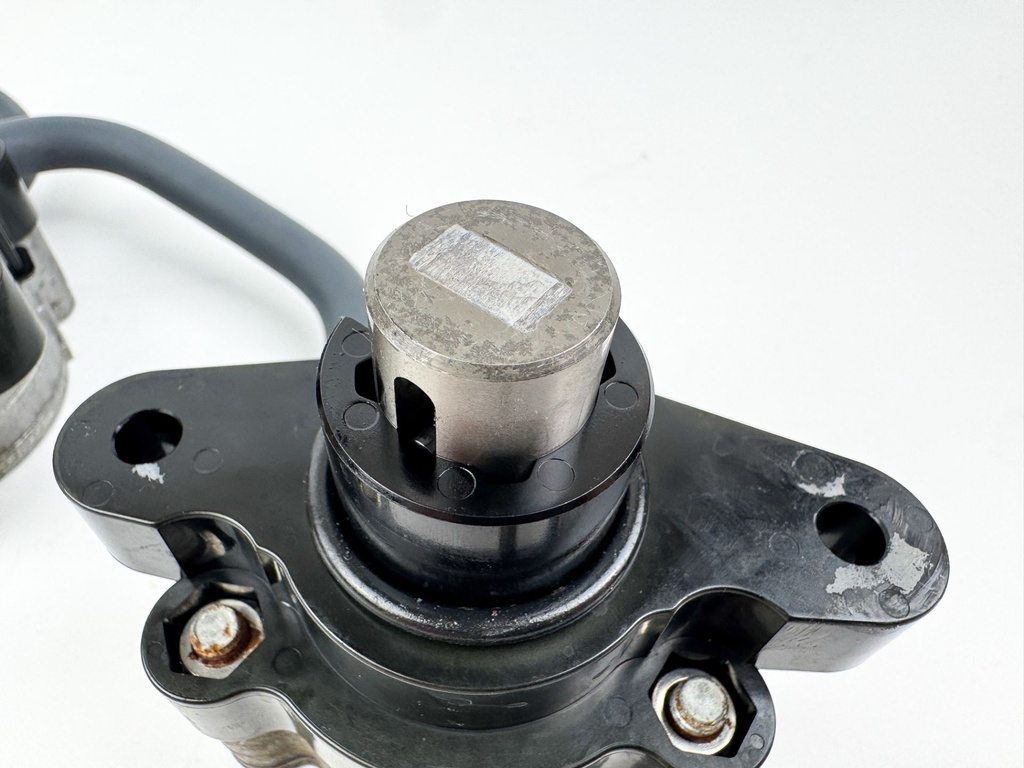 2004 Yamaha 150 HP 4 Stroke Outboard Fuel Pump Set 63P-24410-00-00 OEM