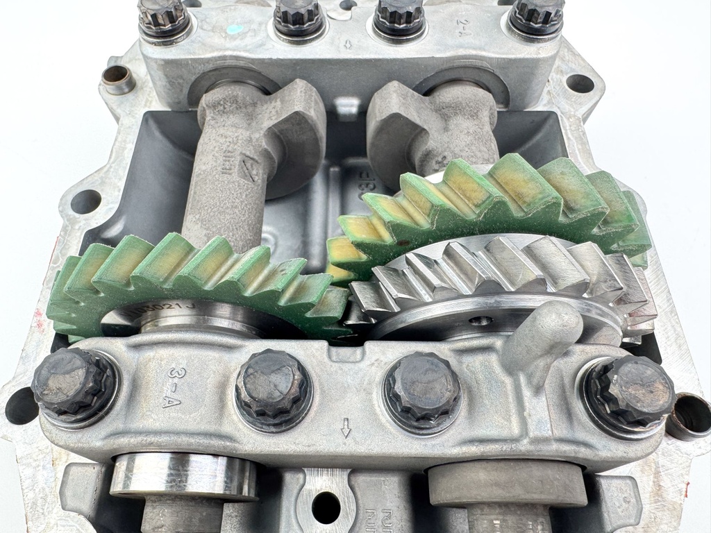 2004 Yamaha 150 HP 4 Stroke Outboard Balancer Assembly 63P-11500-00-00 OEM