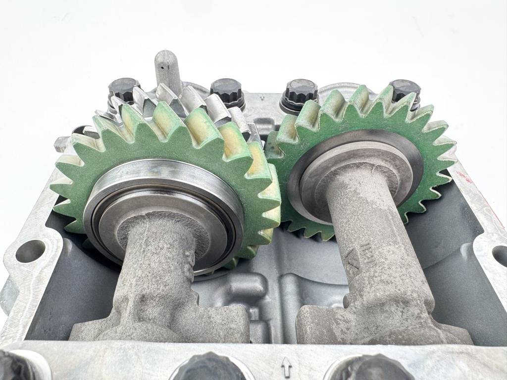 2004 Yamaha 150 HP 4 Stroke Outboard Balancer Assembly 63P-11500-00-00 OEM