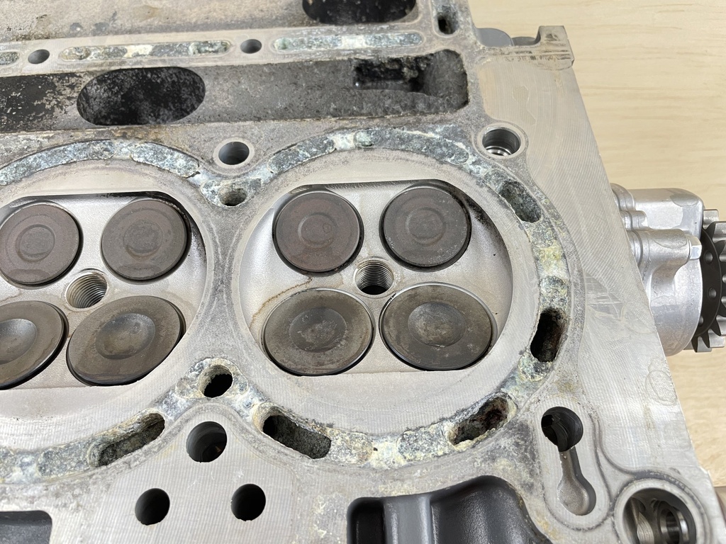 2005 Suzuki 90HP 4 Stroke Outboard Cylinder Head 11100-90J11 - Parts