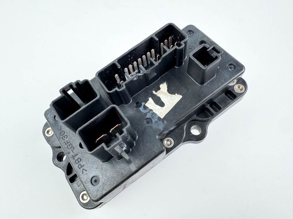 04-14 Yamaha 150HP 4 Stroke Outboard Fuse Box Assembly 63P-82170-00-00