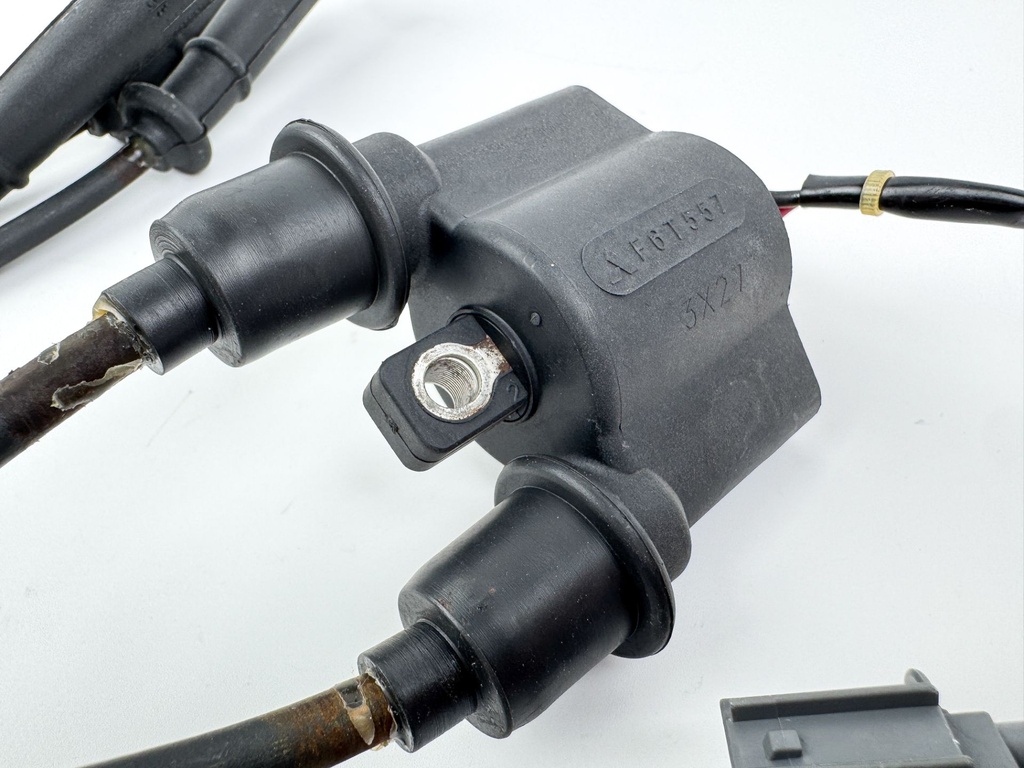 2004 Yamaha 150 HP 4 Stroke Outboard Ignition Coil Set 63P-82310-00-00 OEM