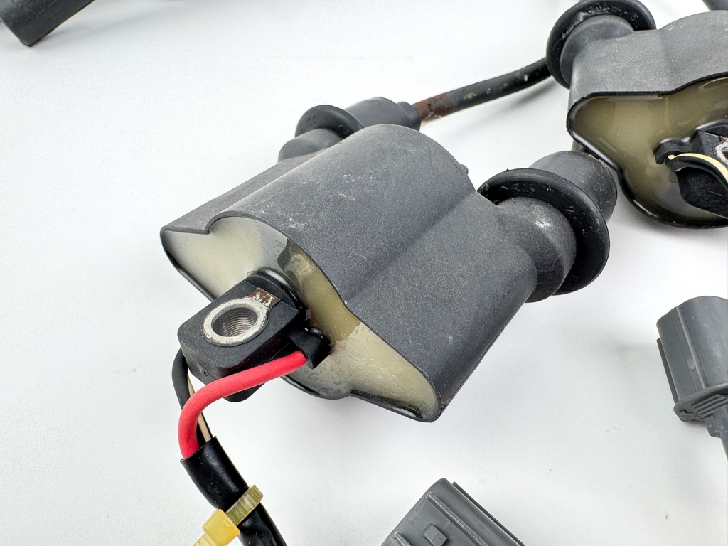 2004 Yamaha 150 HP 4 Stroke Outboard Ignition Coil Set 63P-82310-00-00 OEM