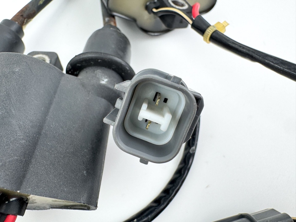 2004 Yamaha 150 HP 4 Stroke Outboard Ignition Coil Set 63P-82310-00-00 OEM