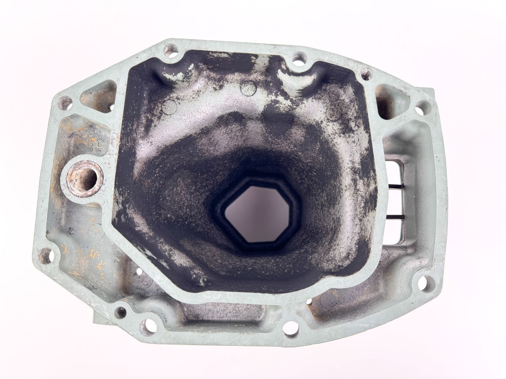 2004 Yamaha 150 HP 4 Stroke Outboard Exhaust Muffler 63P-14711-00-5B OEM