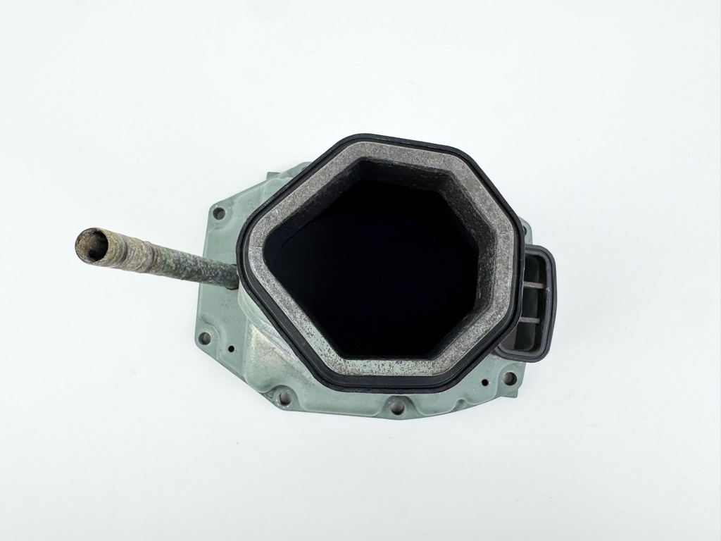 2004 Yamaha 150 HP 4 Stroke Outboard Exhaust Muffler 63P-14711-00-5B OEM