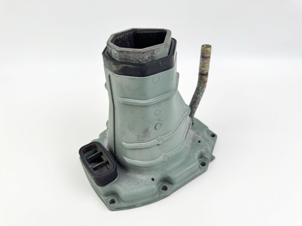 2004 Yamaha 150 HP 4 Stroke Outboard Exhaust Muffler 63P-14711-00-5B OEM