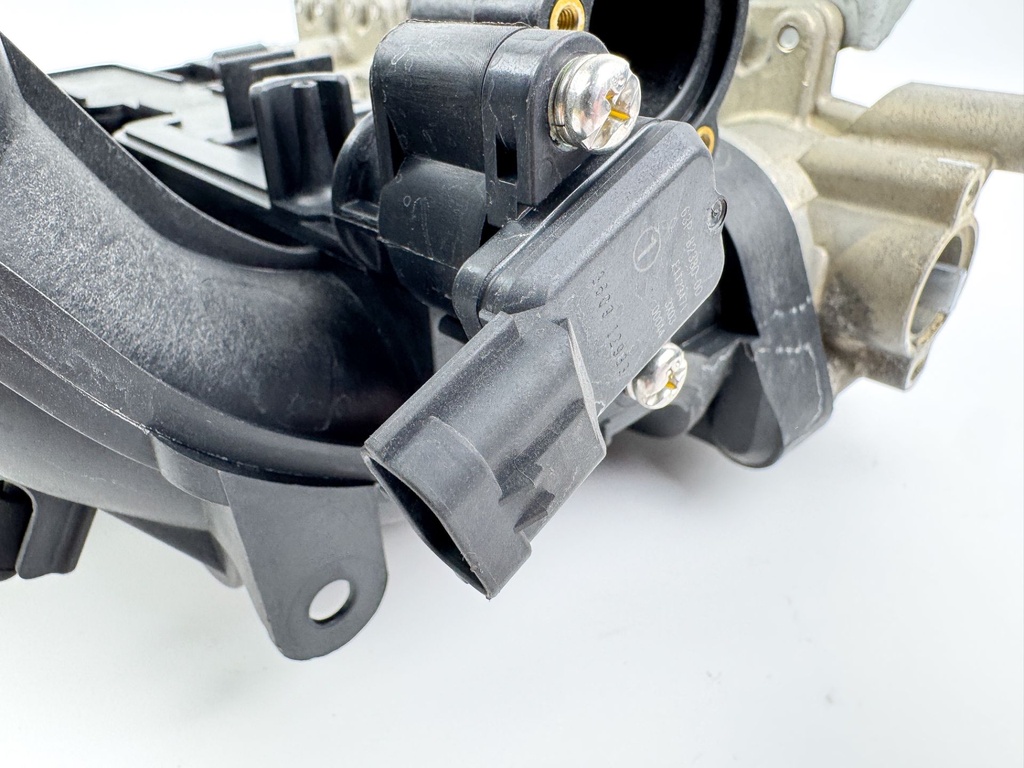 2004 Yamaha 150 HP 4 Stroke Outboard Intake Manifold & Throttle Body 63P-14440-00-00 OEM