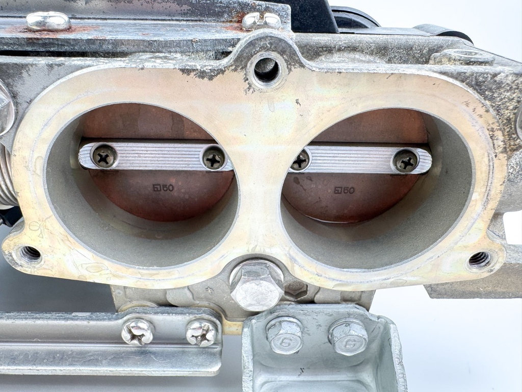 2004 Yamaha 150 HP 4 Stroke Outboard Intake Manifold & Throttle Body 63P-14440-00-00 OEM