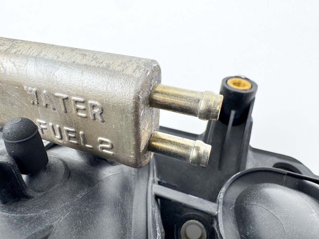 2004 Yamaha 150 HP 4 Stroke Outboard Intake Manifold & Throttle Body 63P-14440-00-00 OEM