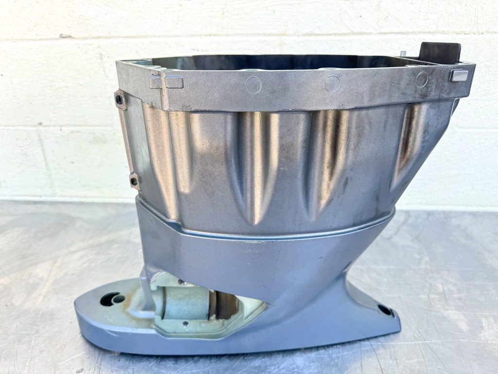 2004 Yamaha 150 HP 4 Stroke Outboard Upper Casing Midsection 63P-45111-00-8D OEM