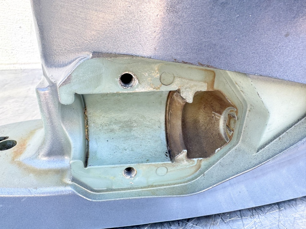 2004 Yamaha 150 HP 4 Stroke Outboard Upper Casing Midsection 63P-45111-00-8D OEM