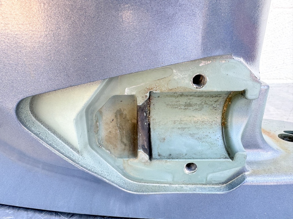 2004 Yamaha 150 HP 4 Stroke Outboard Upper Casing Midsection 63P-45111-00-8D OEM