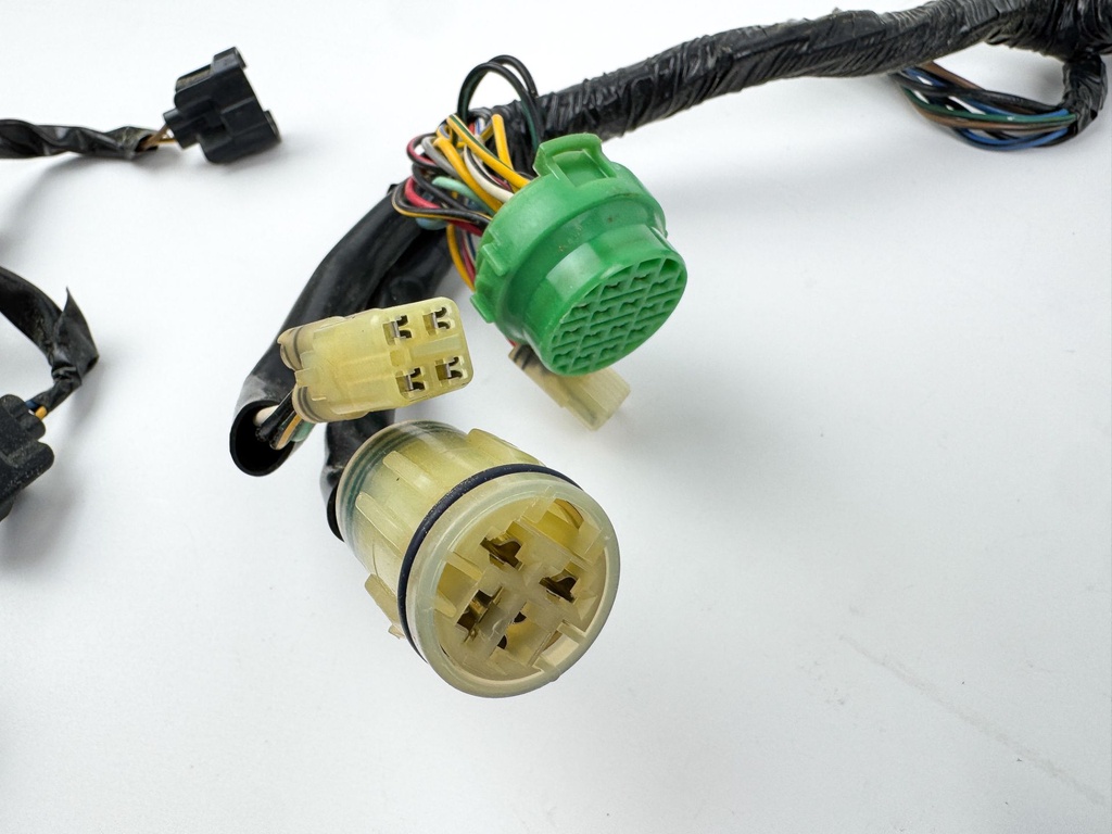 2002 Honda 130 HP 4 Stroke Outboard Engine Wire Harness 32520-ZW5-000 OEM