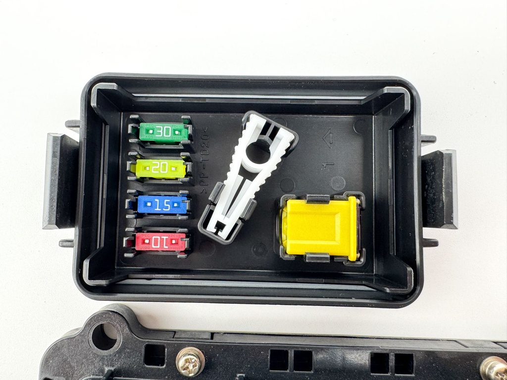 2010 Yamaha 250 HP 4 Stroke Outboard Fuse Box 6CB-82170-00-00 OEM