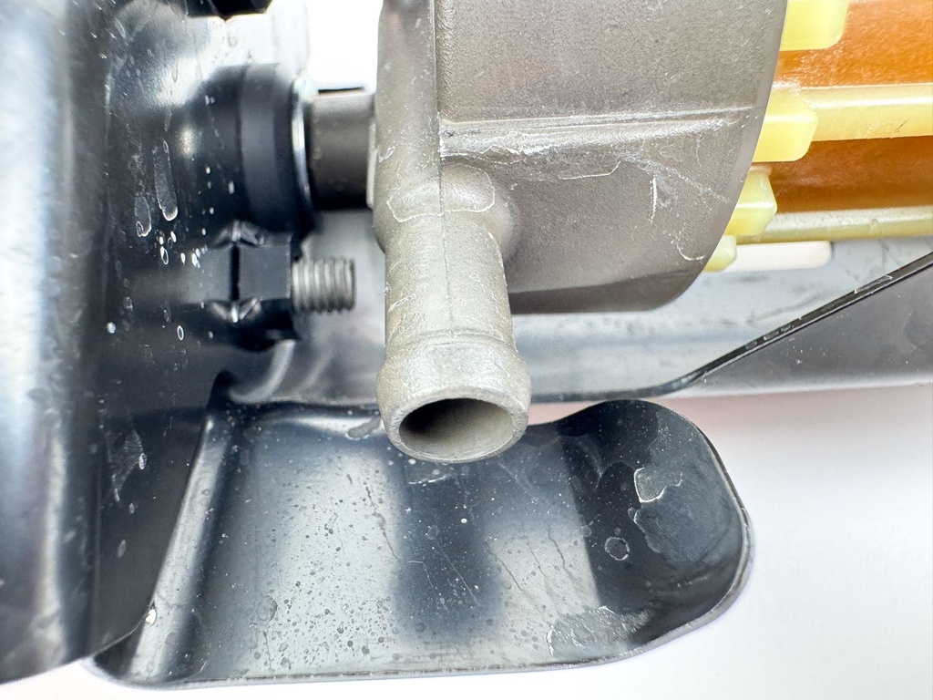 2010 Yamaha 250 HP 4 Stroke Outboard Fuel Filter Assembly 6P3-24560-20-00 OEM