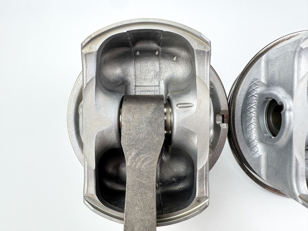 2010 Yamaha 250HP 4 Stroke Outboard Piston W/ Connecting Rod Set VMAX