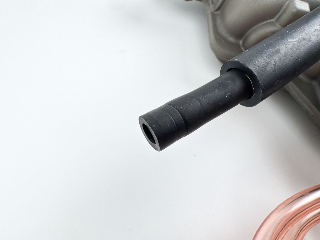 2010 Yamaha 250 HP 4 Stroke Outboard VST Float Chamber Assembly 6CB-14180-01-00 OEM