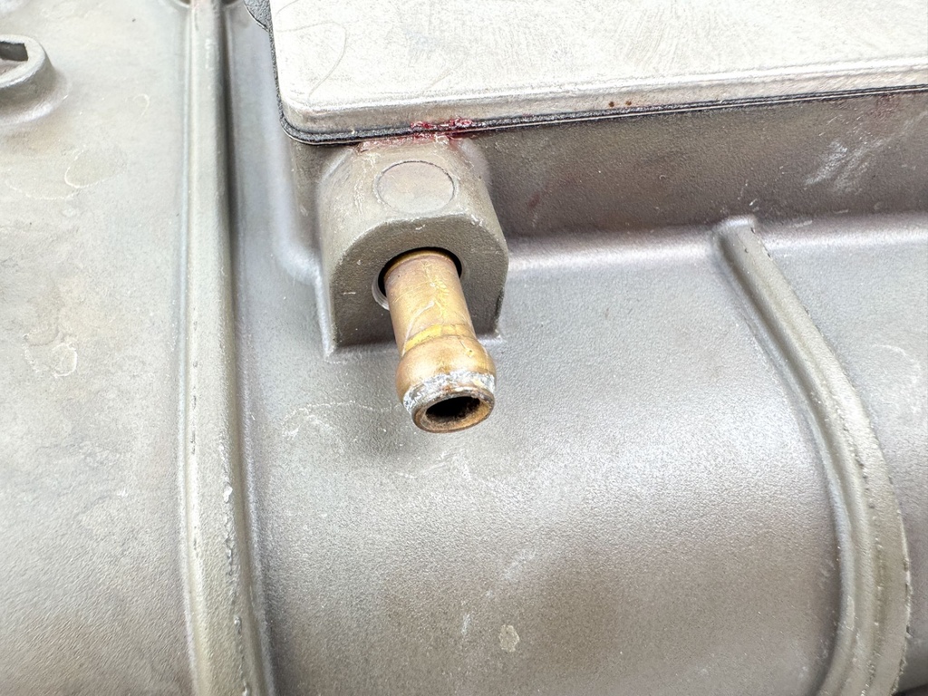 2010 Yamaha 250 HP 4 Stroke Outboard VST Float Chamber Assembly 6CB-14180-01-00 OEM