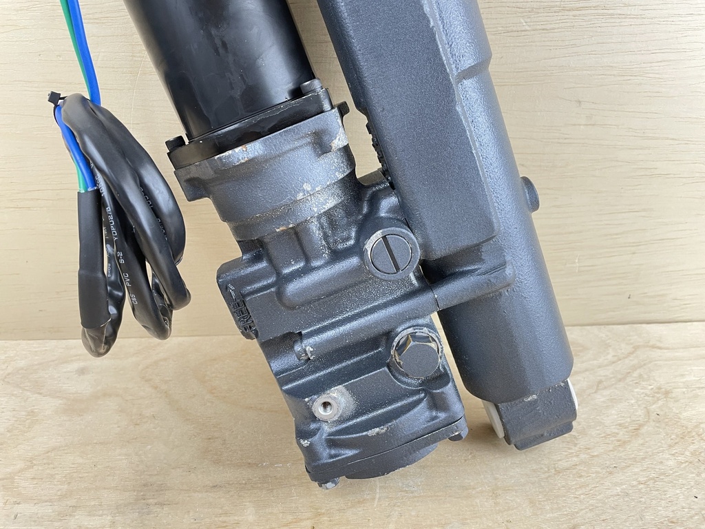 1999 Yamaha 50HP 4 Stroke Outboard Power Trim & Tilt Unit 62X-43800-00-4D