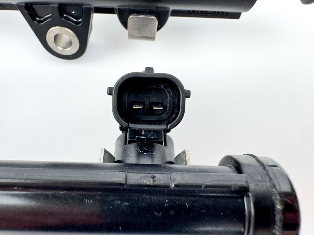 2010 Yamaha 250 HP 4 Stroke Outboard Fuel Injector Set W/ Rail 6AW-13761-00-00 OEM