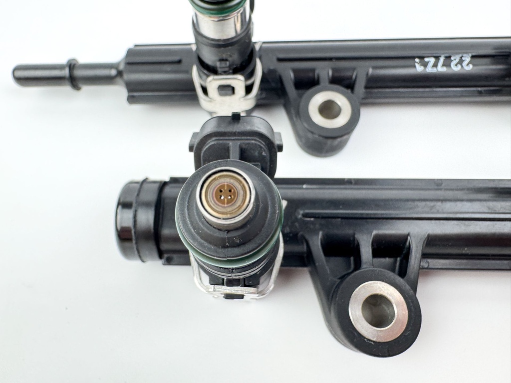 2010 Yamaha 250 HP 4 Stroke Outboard Fuel Injector Set W/ Rail 6AW-13761-00-00 OEM