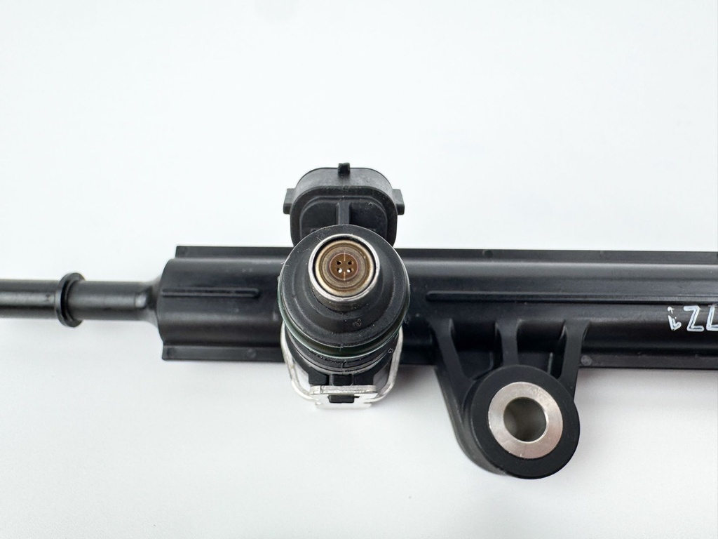 2010 Yamaha 250 HP 4 Stroke Outboard Fuel Injector Set W/ Rail 6AW-13761-00-00 OEM