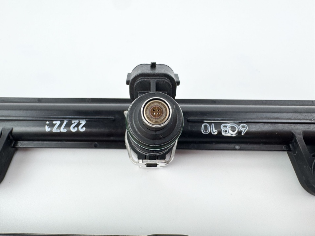 2010 Yamaha 250 HP 4 Stroke Outboard Fuel Injector Set W/ Rail 6AW-13761-00-00 OEM