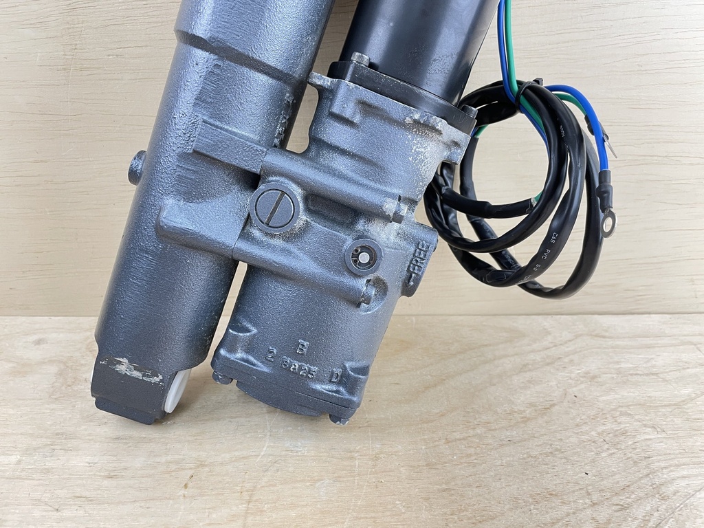 1999 Yamaha 50HP 4 Stroke Outboard Power Trim & Tilt Unit 62X-43800-00-4D