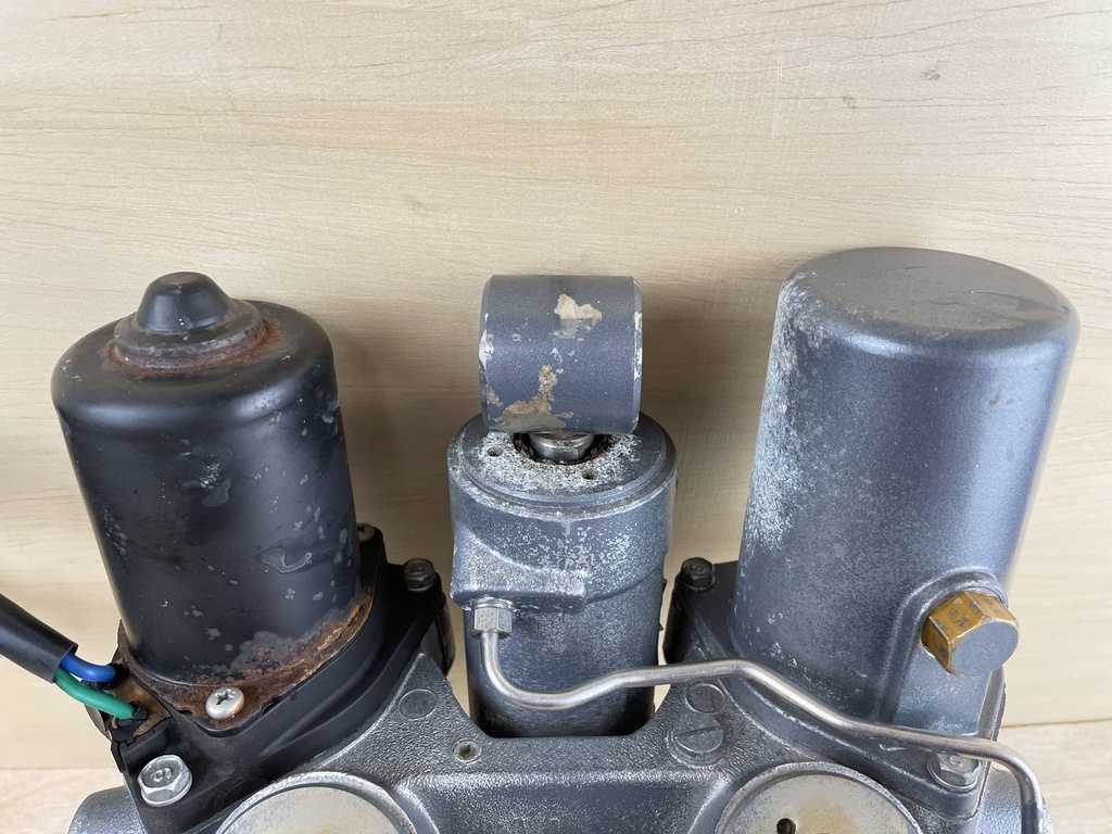 Yamaha 90HP 2 Stroke Outboard Power Trim & Tilt Unit Assembly 6H1-43800-1A-8D