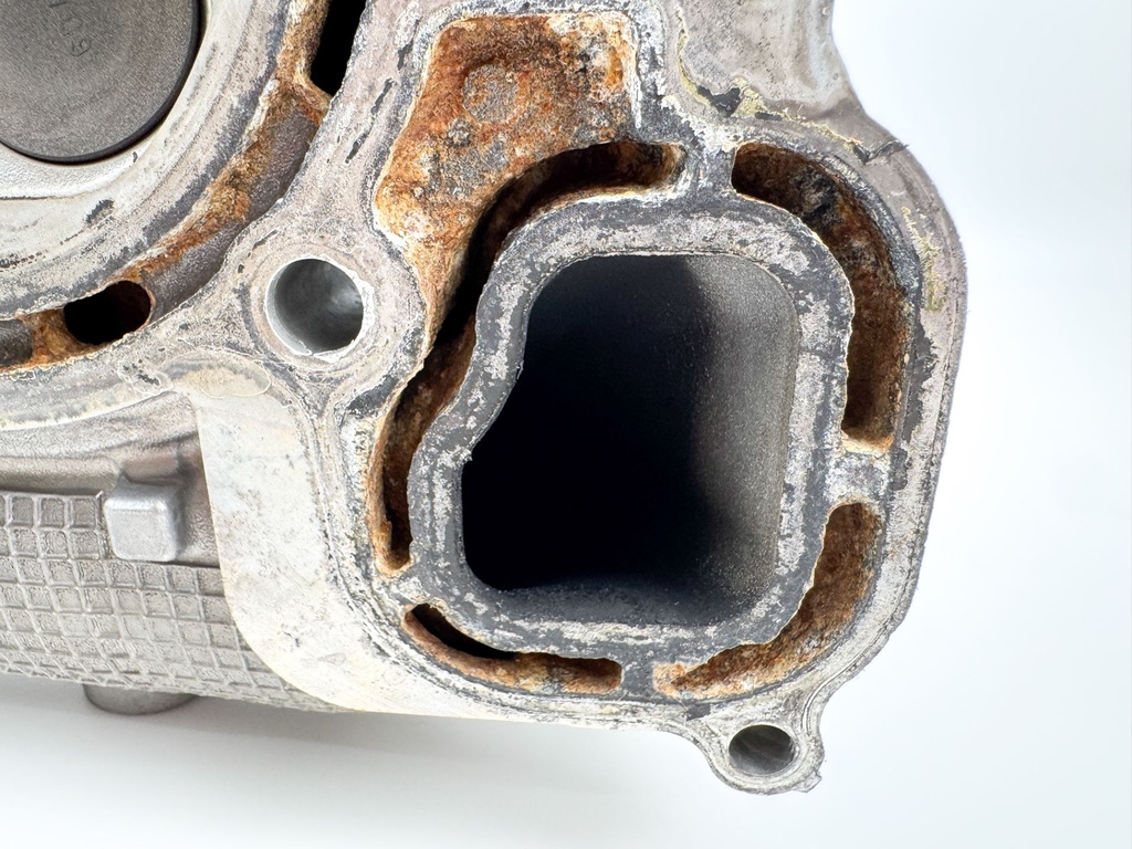 2010 Yamaha 250 HP 4 Stroke Outboard Port Cylinder Head 6CB-W009C-00-00 OEM