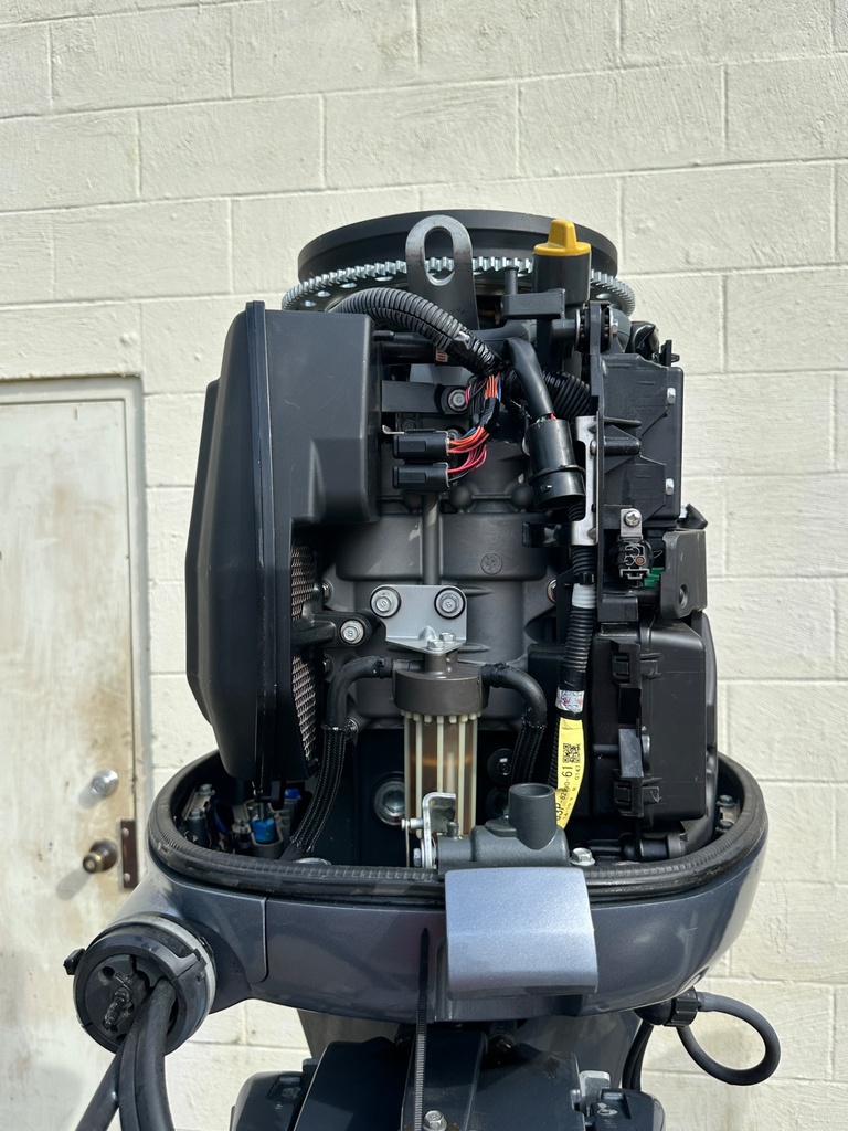 2014 Yamaha 150HP 4 Stroke Outboard Engine W/ 25” Shaft - 264 Hours