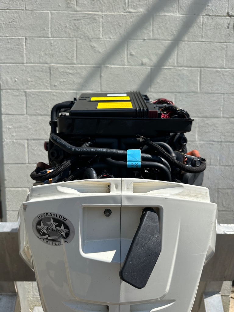 2008 Evinrude 115HP Etec 2 Stroke Outboard Engine W/ 25" Shaft E115DPXSCR