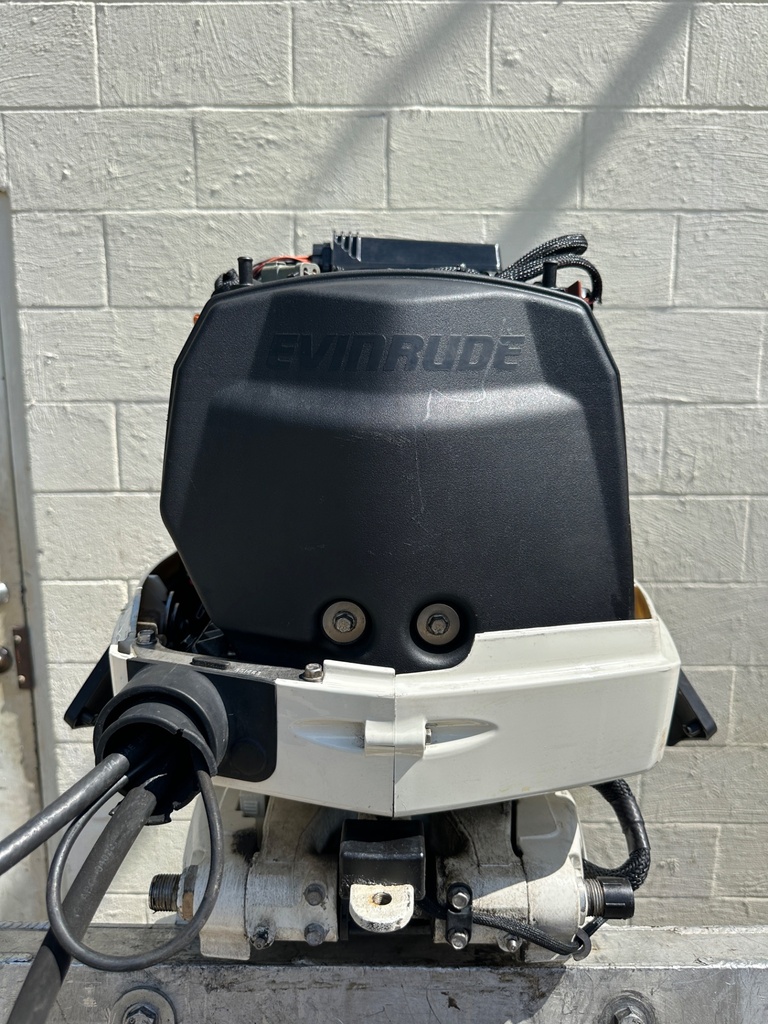 2008 Evinrude 115HP Etec 2 Stroke Outboard Engine W/ 25" Shaft E115DPXSCR