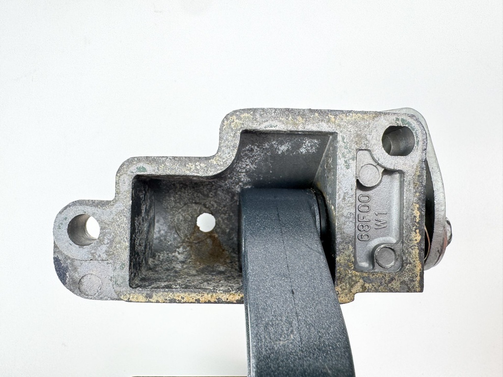 2002 Yamaha 225 HP 4 Stroke Outboard Latch Handle Set 69J-42816-00-8D OEM