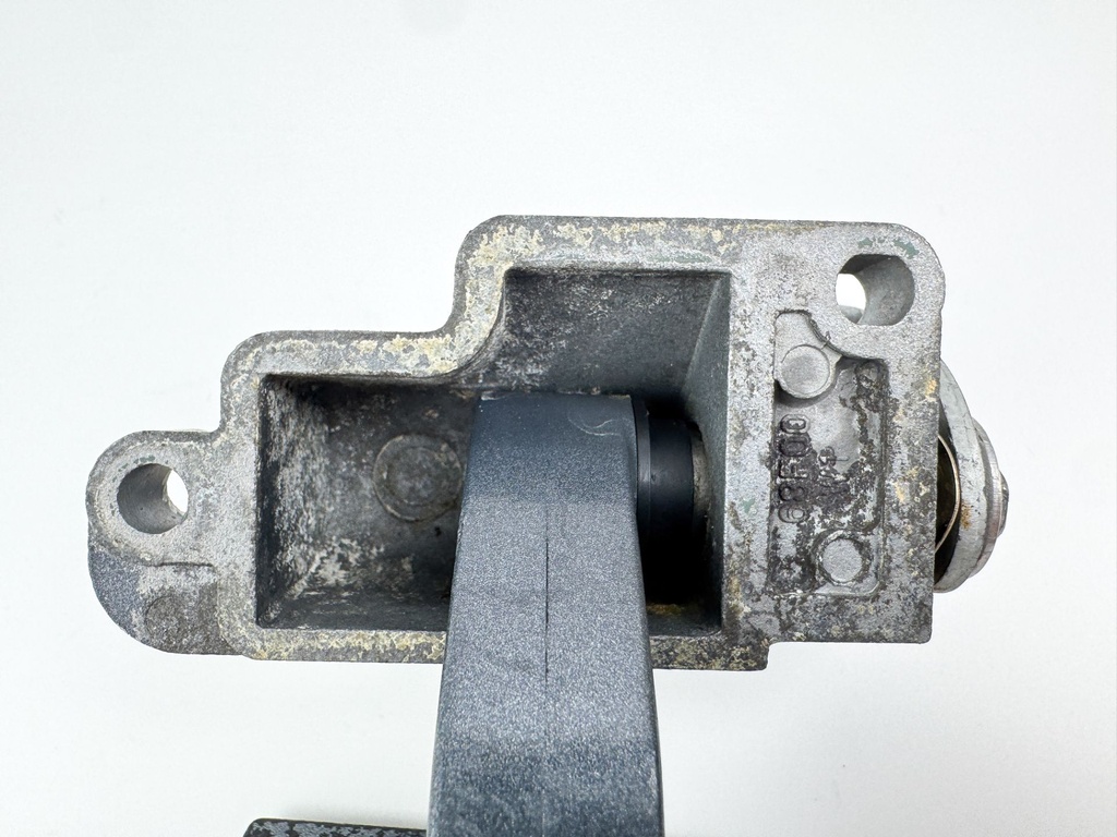 2002 Yamaha 225 HP 4 Stroke Outboard Latch Handle Set 69J-42816-00-8D OEM