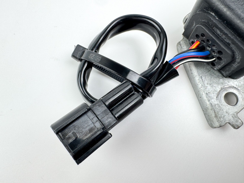 2002 Yamaha 225 HP 4 Stroke Outboard Drive Unit Assembly 69J-86550-00-00 OEM