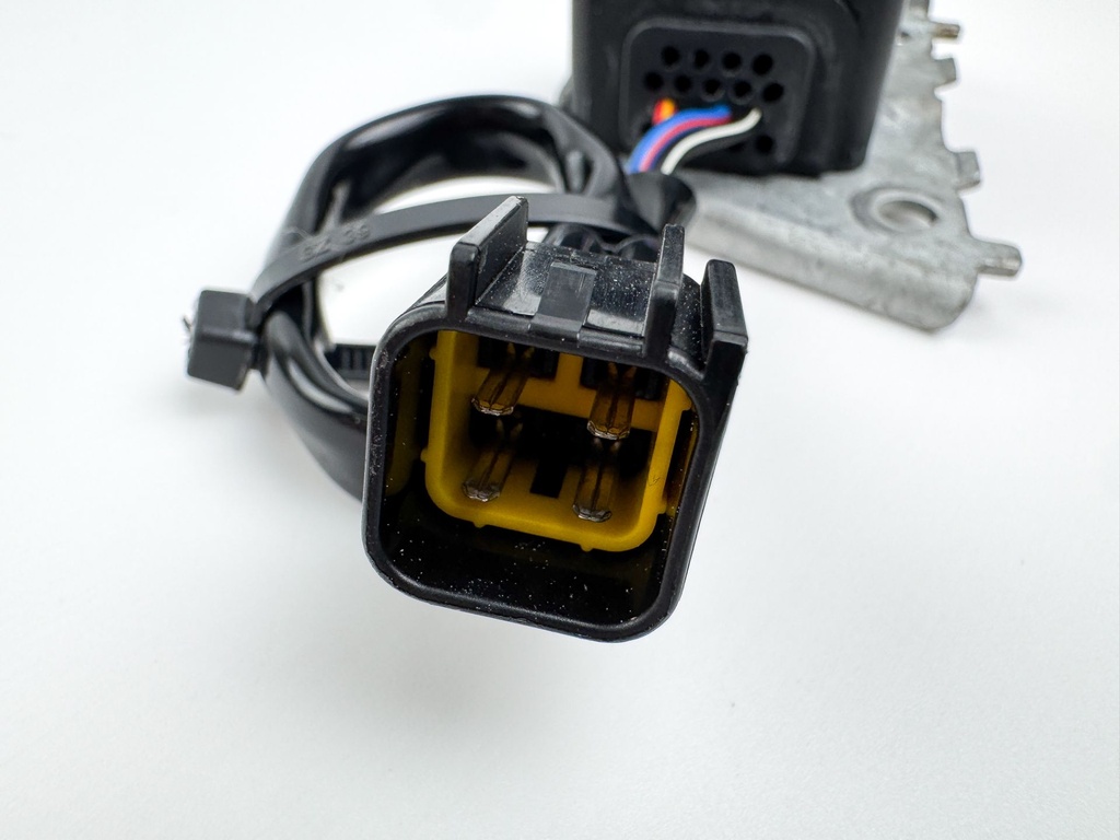 2002 Yamaha 225 HP 4 Stroke Outboard Drive Unit Assembly 69J-86550-00-00 OEM