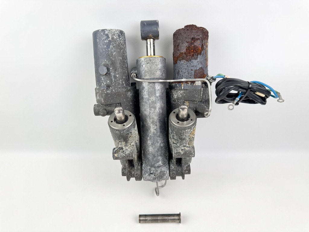 2002 Yamaha 225 HP 4 Stroke Outboard Power Trim Tilt Unit 69J-43800-00-4D Parts