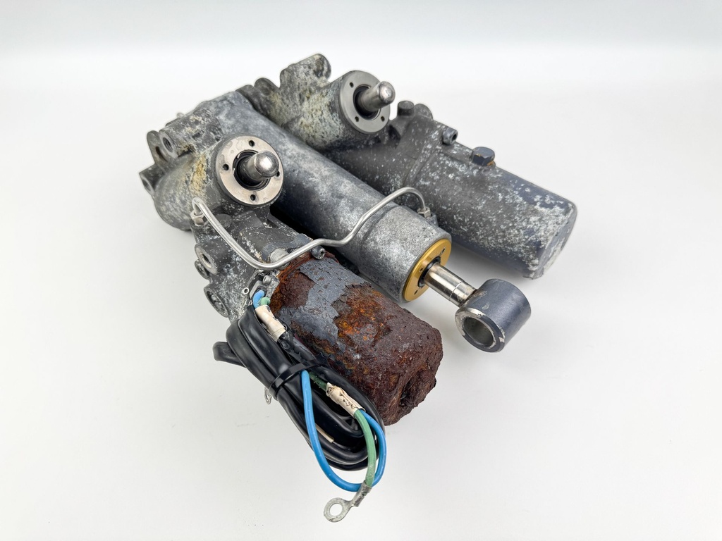 2002 Yamaha 225 HP 4 Stroke Outboard Power Trim Tilt Unit 69J-43800-00-4D Parts