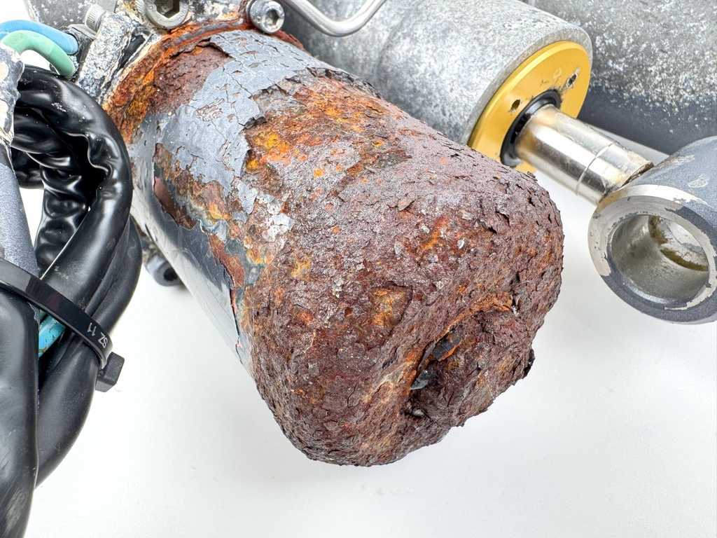 2002 Yamaha 225 HP 4 Stroke Outboard Power Trim Tilt Unit 69J-43800-00-4D Parts