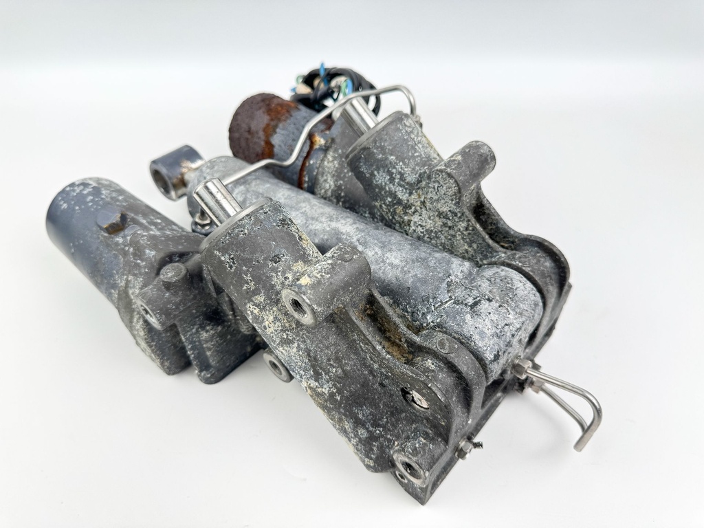 2002 Yamaha 225 HP 4 Stroke Outboard Power Trim Tilt Unit 69J-43800-00-4D Parts