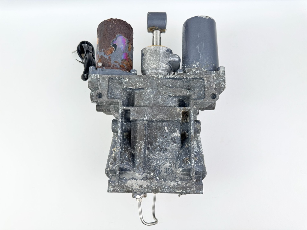 2002 Yamaha 225 HP 4 Stroke Outboard Power Trim Tilt Unit 69J-43800-00-4D Parts