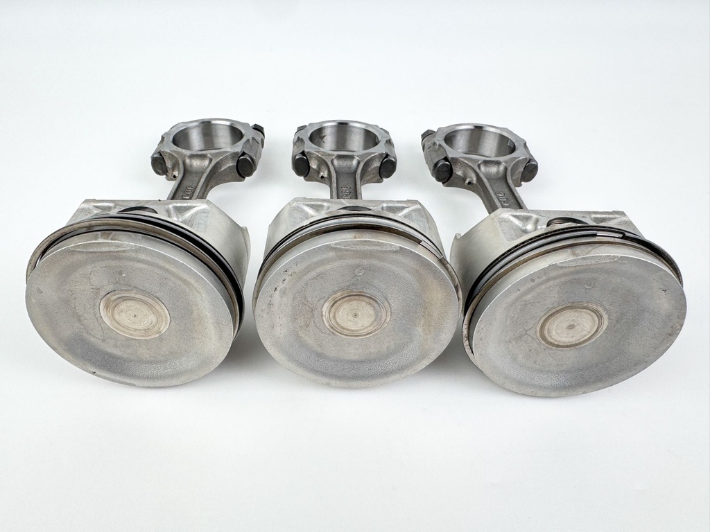 2005 Suzuki 140 HP 4 Stroke Outboard Piston & Connecting Rod Set 12111-92J00 OEM