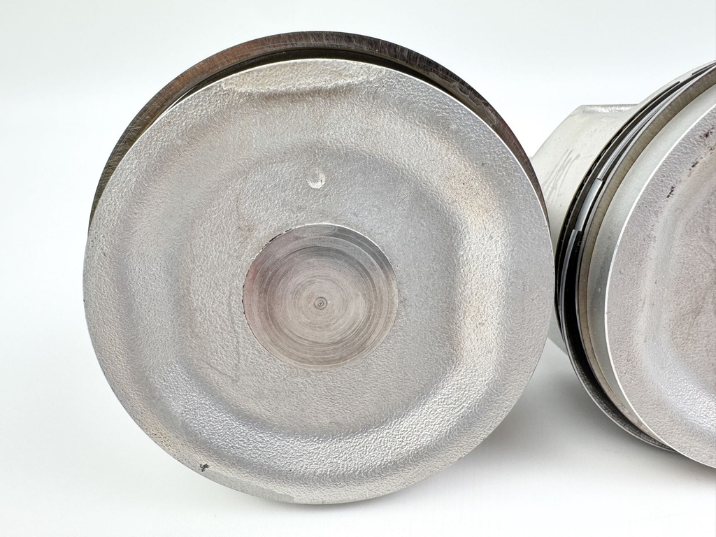 2005 Suzuki 140 HP 4 Stroke Outboard Piston & Connecting Rod Set 12111-92J00 OEM