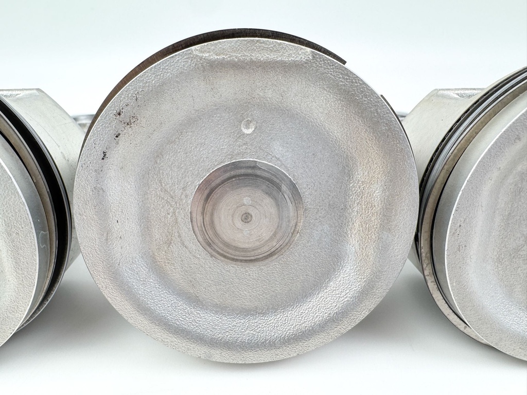 2005 Suzuki 140 HP 4 Stroke Outboard Piston & Connecting Rod Set 12111-92J00 OEM